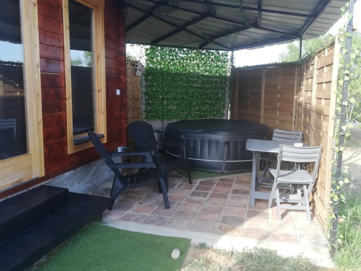 Charmant Chalet Pour 2 Personnes Spa Prive Massillargues-Attuech Exterior foto